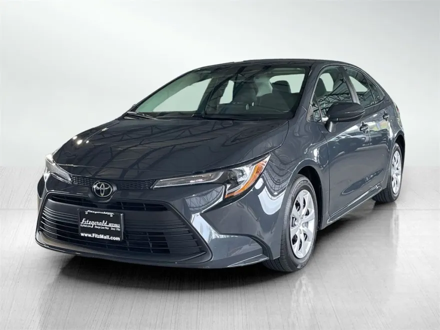 2024 Toyota Corolla LE photo 1