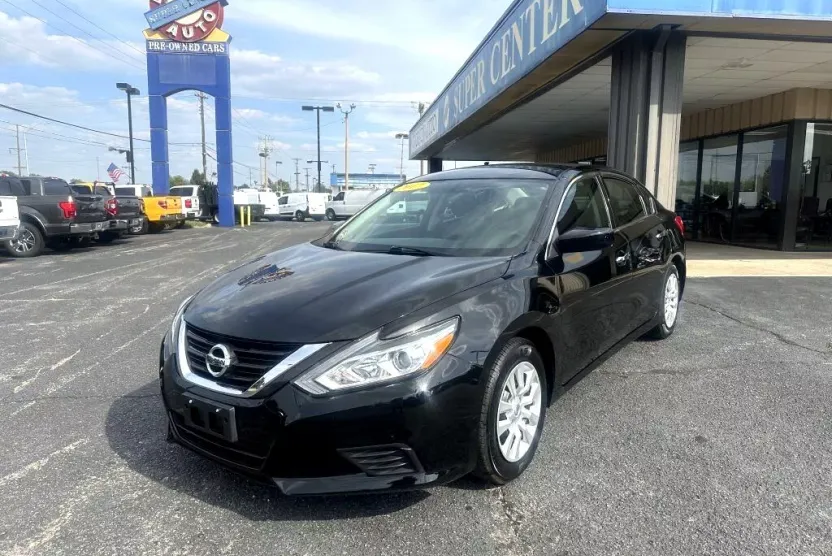 2017 Nissan Altima 2.5 photo 1