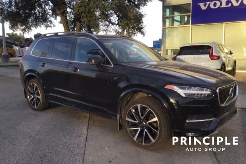 2019 Volvo XC90 T6 Momentum photo 1