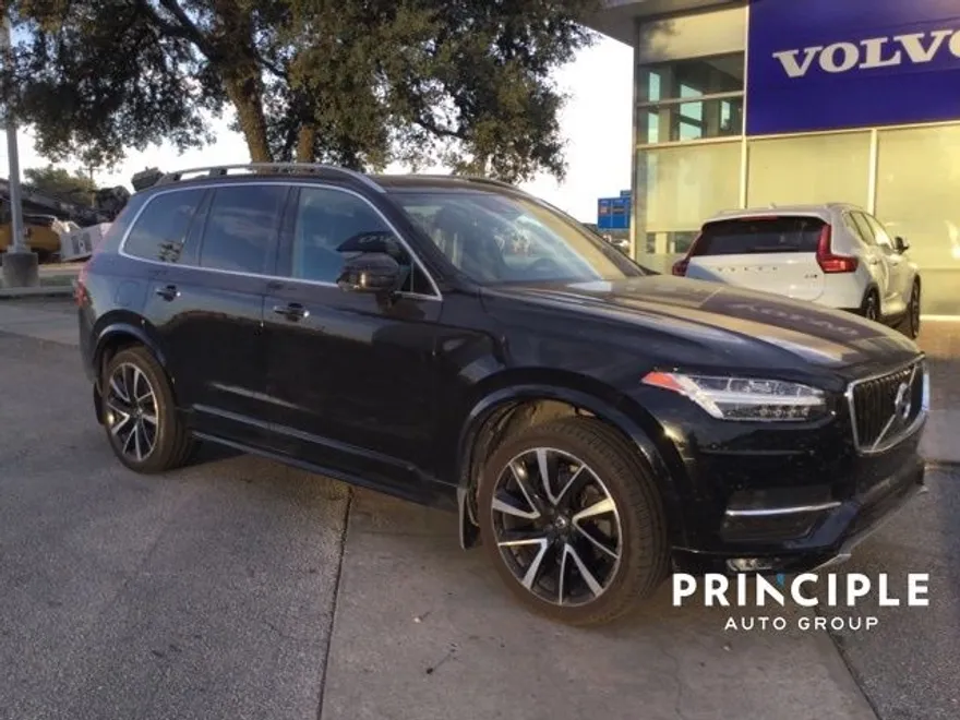 2019 Volvo XC90 T6 Momentum photo 1