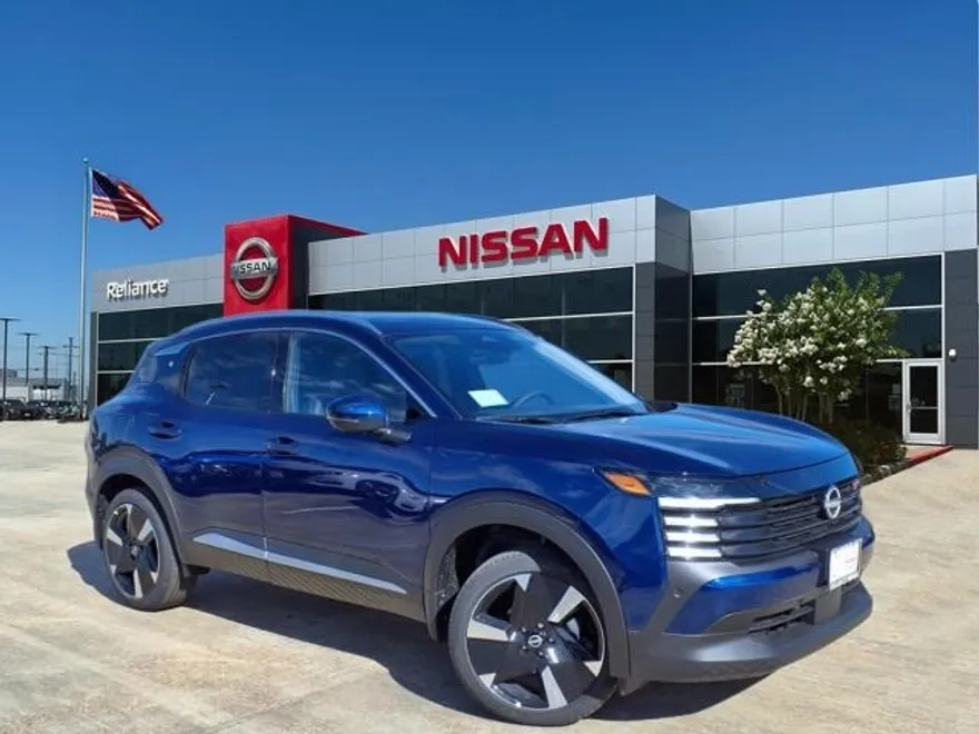 2025 Nissan Kicks SR photo 1
