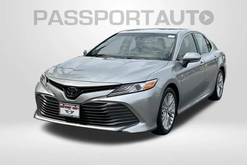 2018 Toyota Camry XLE photo 1