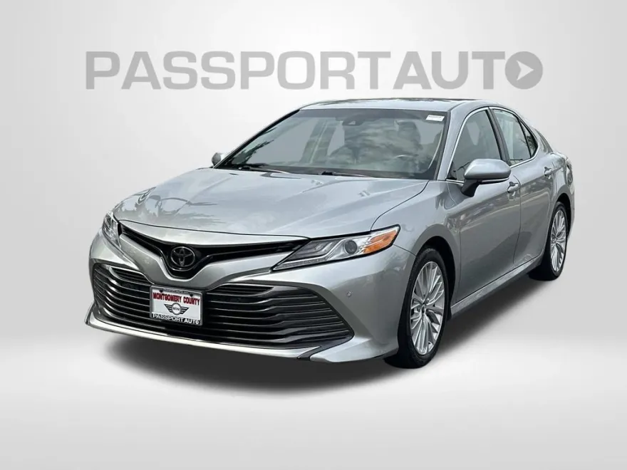2018 Toyota Camry XLE photo 1