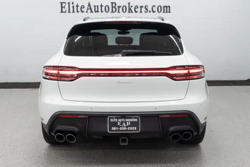 2023 Porsche Macan Base photo 1