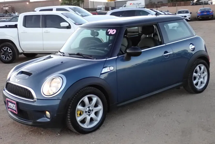 2010 Mini Cooper Hardtop S photo 1