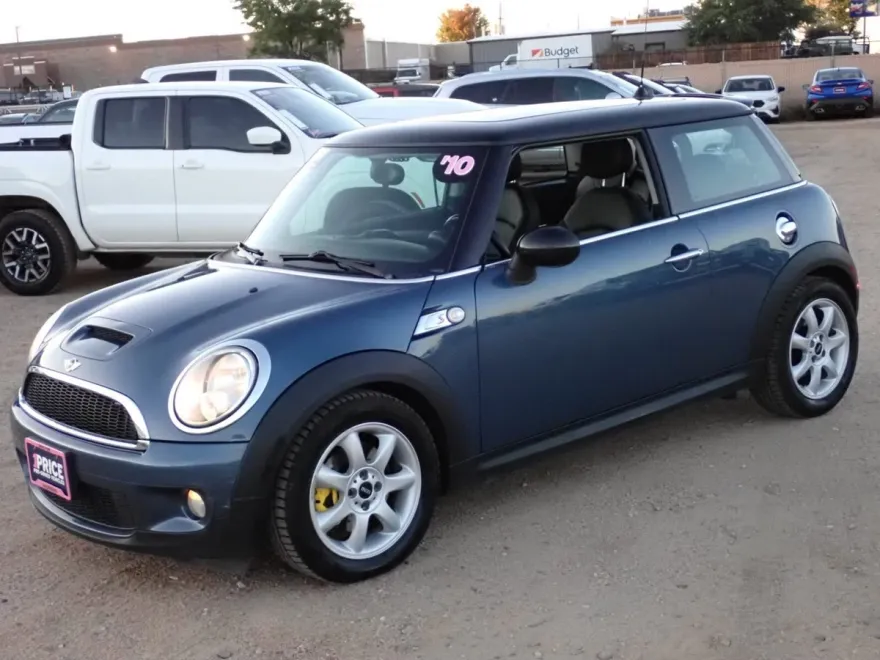 2010 Mini Cooper Hardtop S photo 1