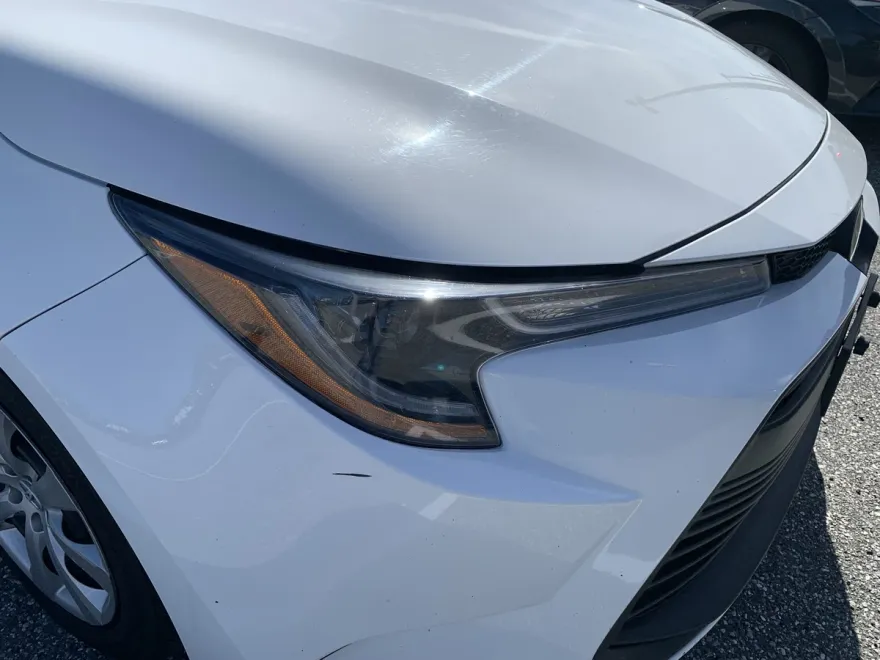 2023 Toyota Corolla LE photo 1