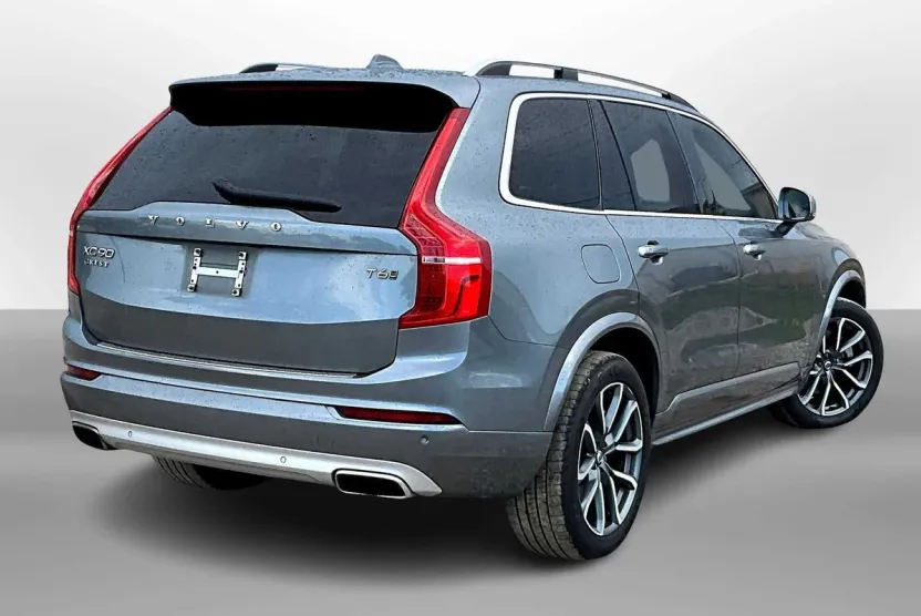 2019 Volvo XC90 T6 Momentum photo 1