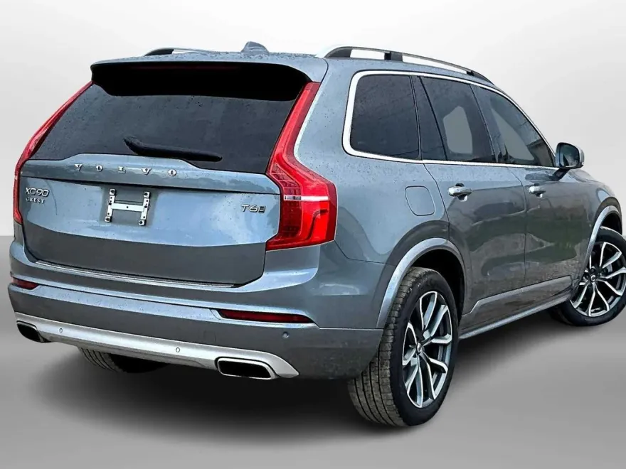 2019 Volvo XC90 T6 Momentum photo 1