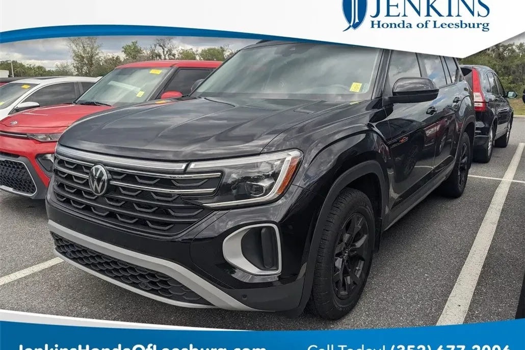 2024 Volkswagen Atlas Peak Edition SE Technology photo 1