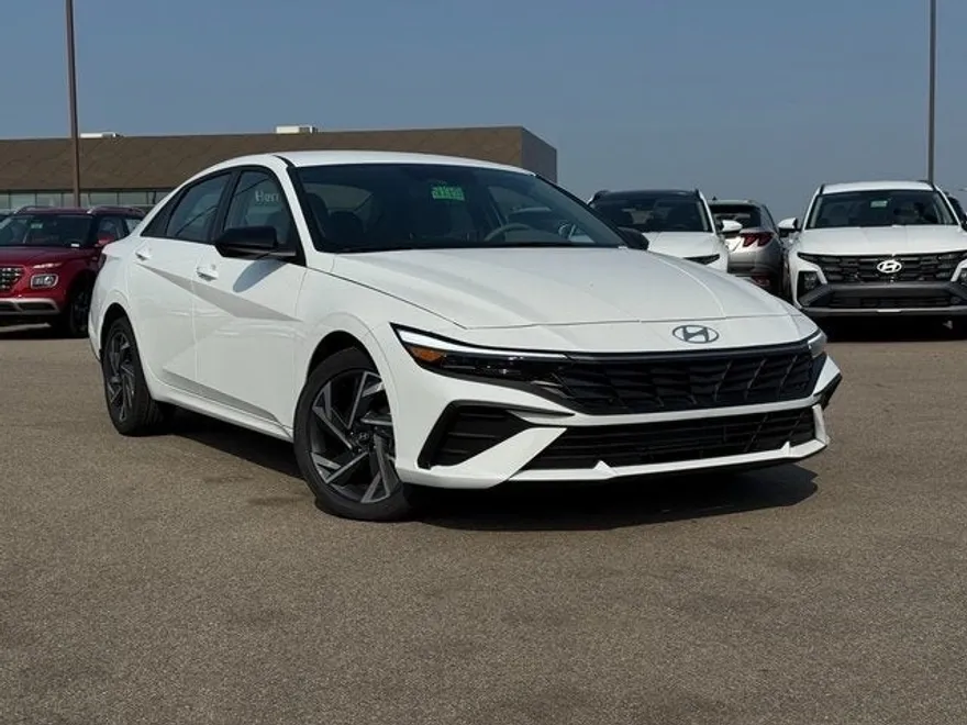 2025 Hyundai Elantra SEL Sport photo 1