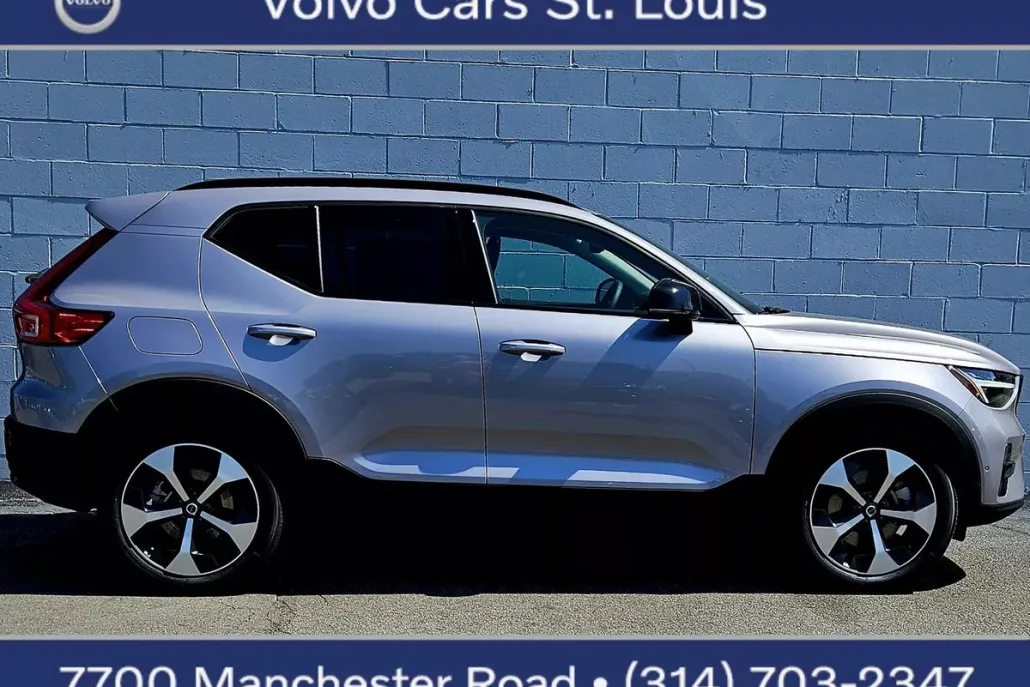 2026 Volvo XC40 Plus photo 1