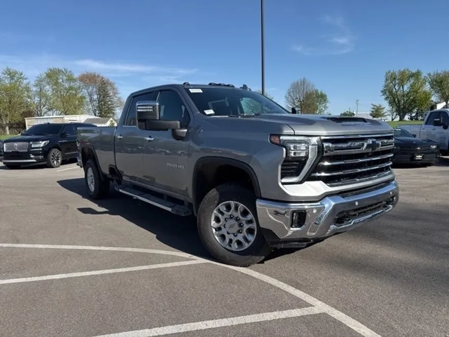 2025 Chevrolet Silverado 3500HD LTZ photo 1