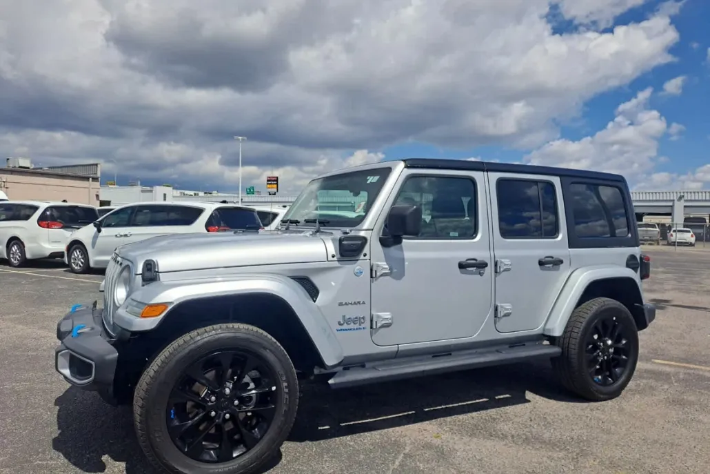 2023 Jeep Wrangler 4xe Sahara photo 1