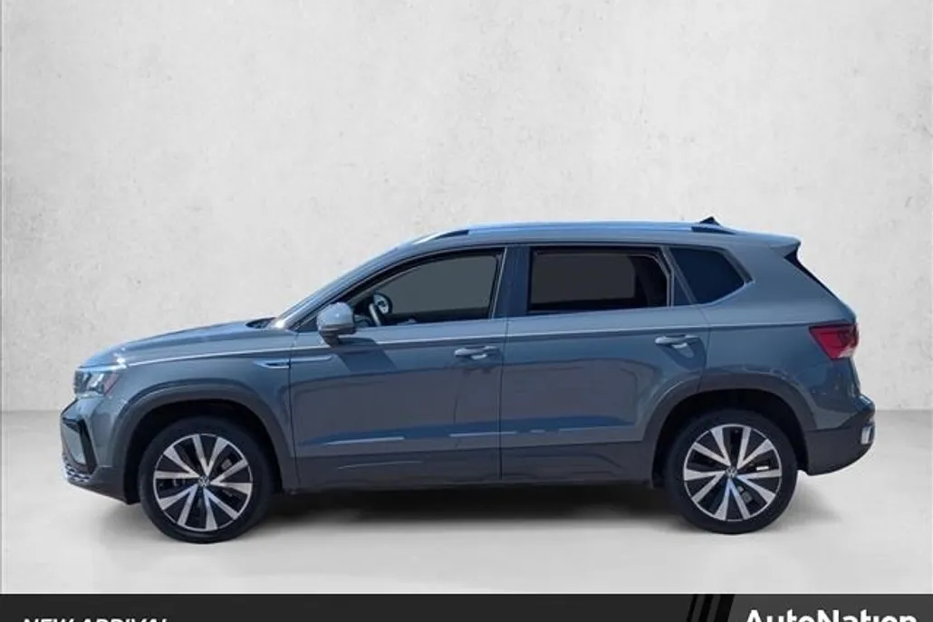 2022 Volkswagen Taos SE photo 1