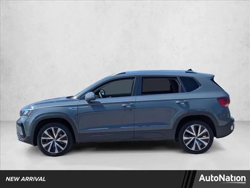 2022 Volkswagen Taos SE photo 1