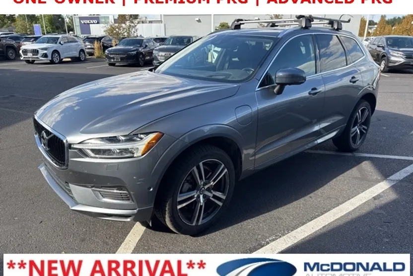2019 Volvo XC60 Hybrid T8 Momentum photo 1