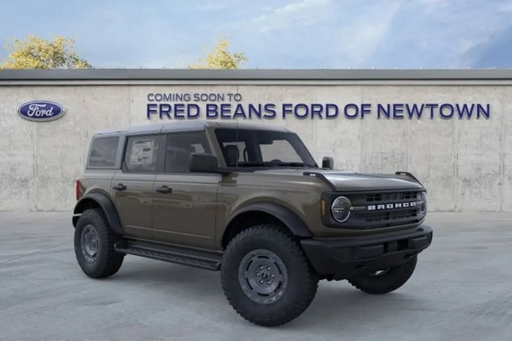 2025 Ford Bronco Base photo 1