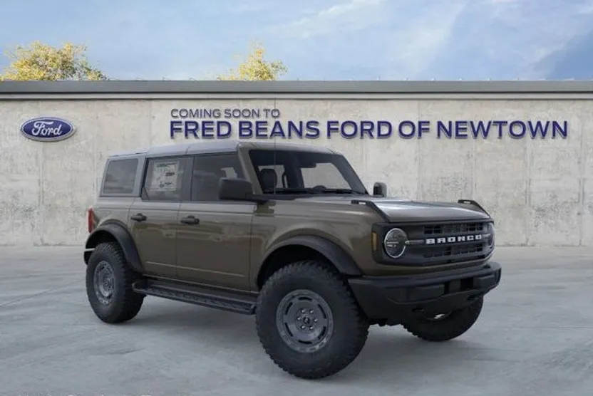 2025 Ford Bronco Base photo 1