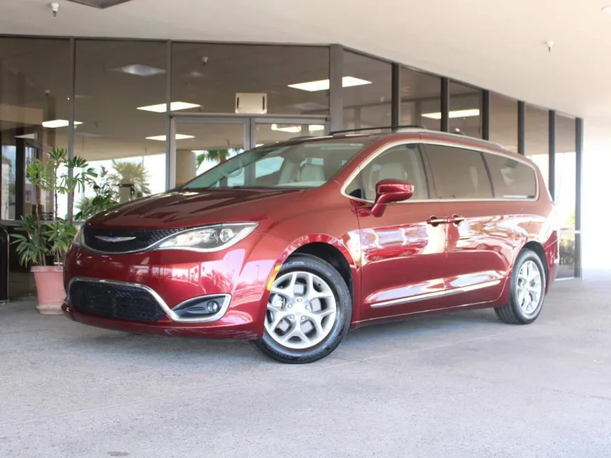 2019 Chrysler Pacifica Touring Plus photo 1