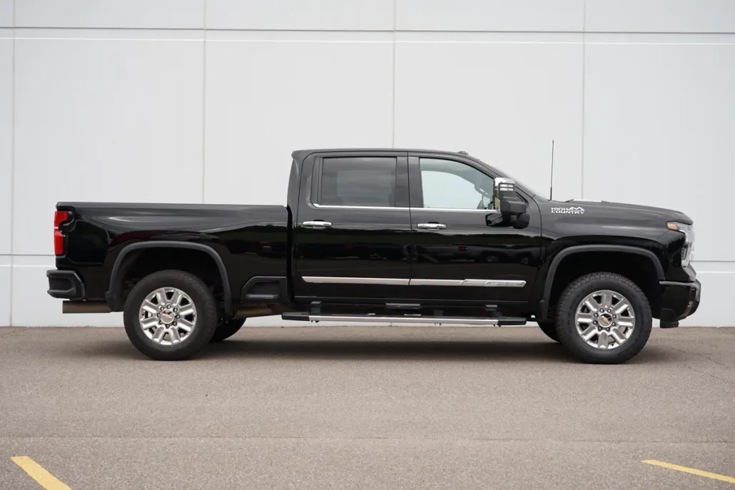 2025 Chevrolet Silverado 3500HD High Country photo 1
