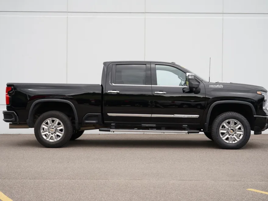 2025 Chevrolet Silverado 3500HD High Country photo 1