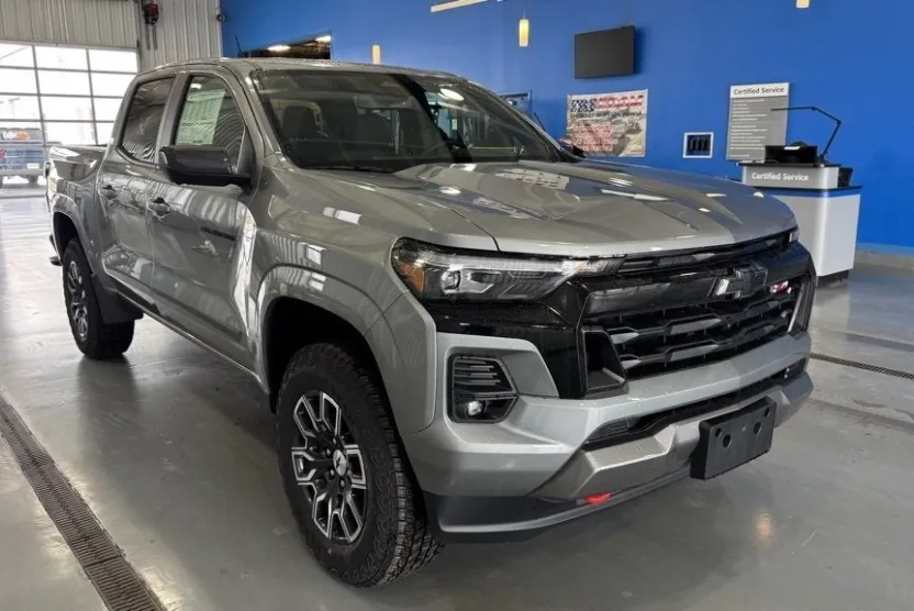 2025 Chevrolet Colorado Z71 photo 1