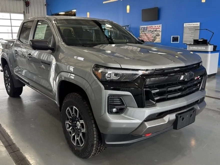 2025 Chevrolet Colorado Z71 photo 1