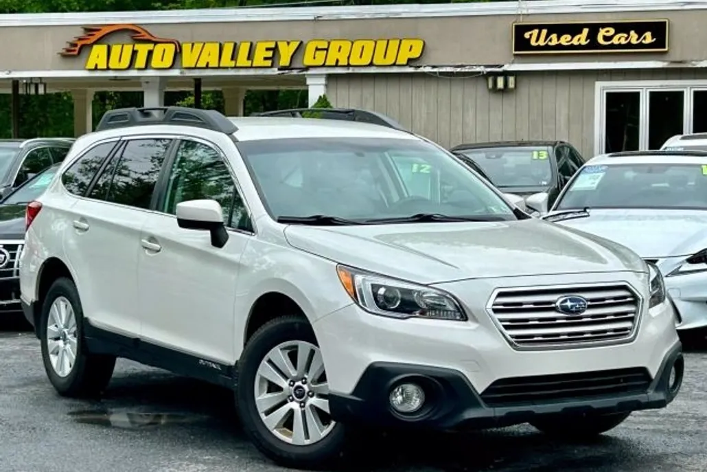 2015 Subaru Outback 2.5i Premium photo 1