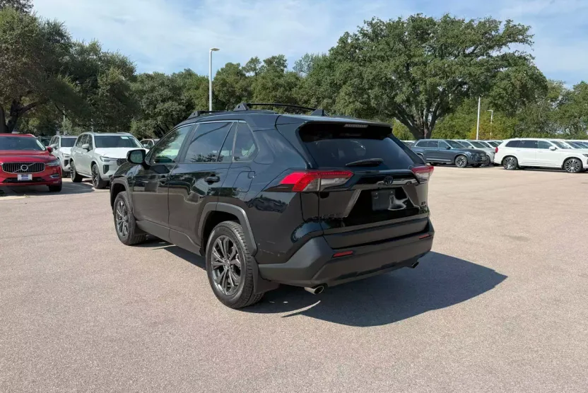 2022 Toyota RAV4 Hybrid XLE Premium photo 1