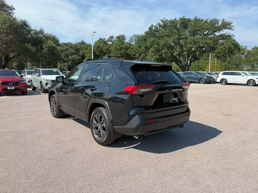 2022 Toyota RAV4 Hybrid XLE Premium photo 1