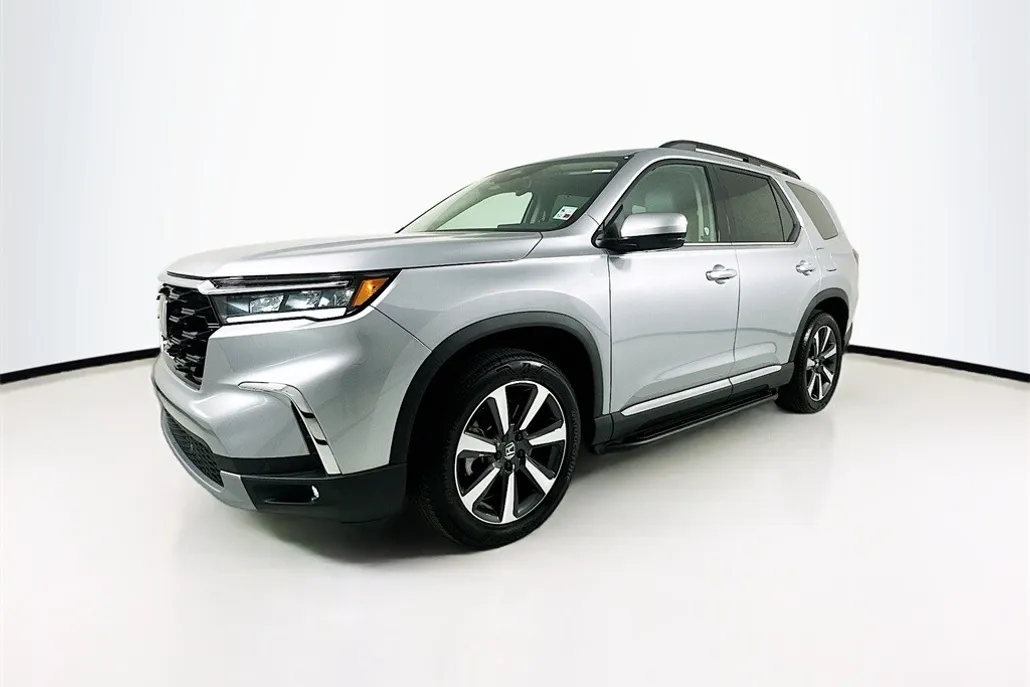 2025 Honda Pilot Touring photo 1