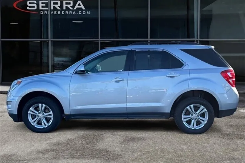 2017 Chevrolet Equinox LT photo 1