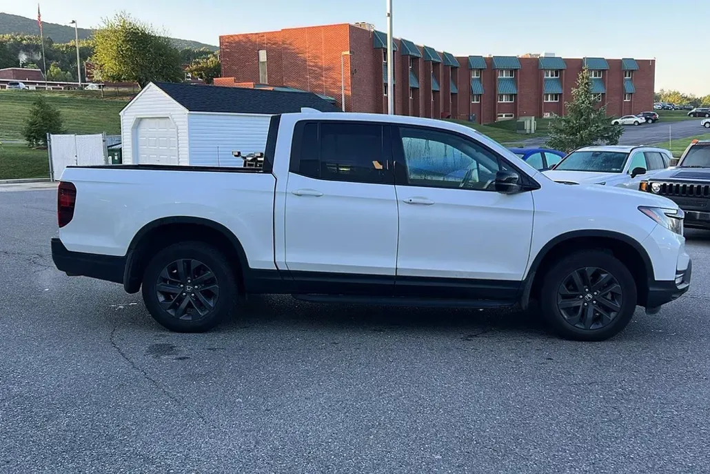2021 Honda Ridgeline Sport photo 1