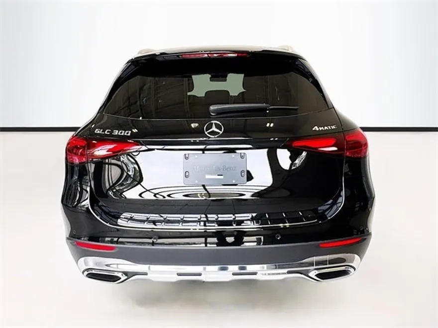2025 Mercedes Benz GLC 300 4MATIC photo 1