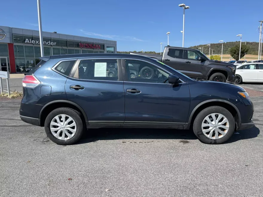 2016 Nissan Rogue AWD S photo 1