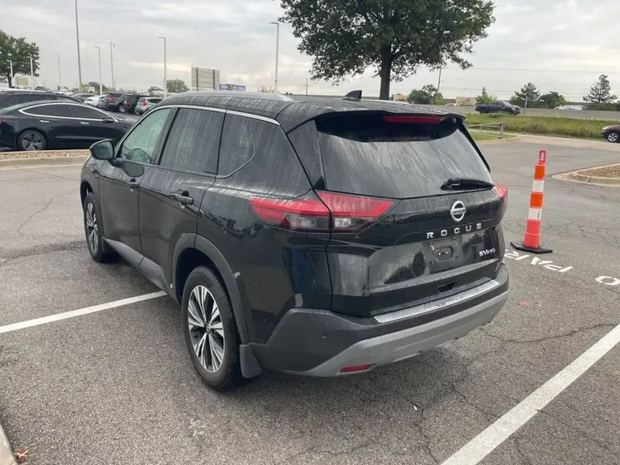 2021 Nissan Rogue SV photo 1