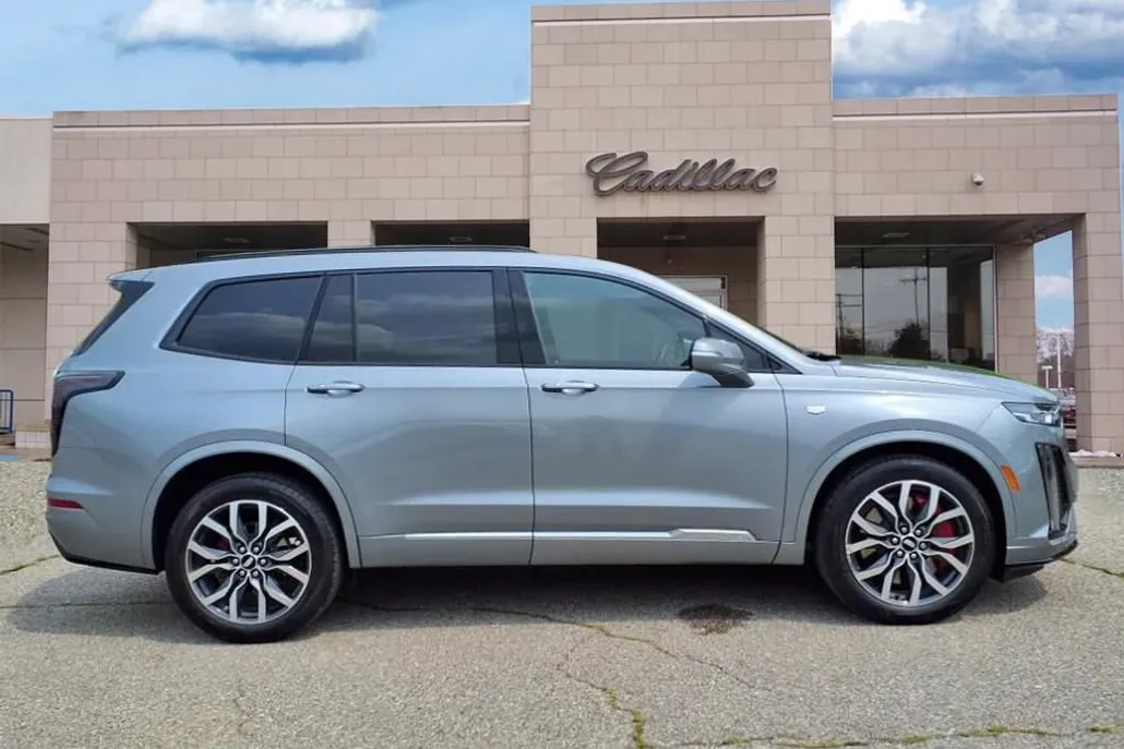2023 Cadillac XT6 Sport photo 1