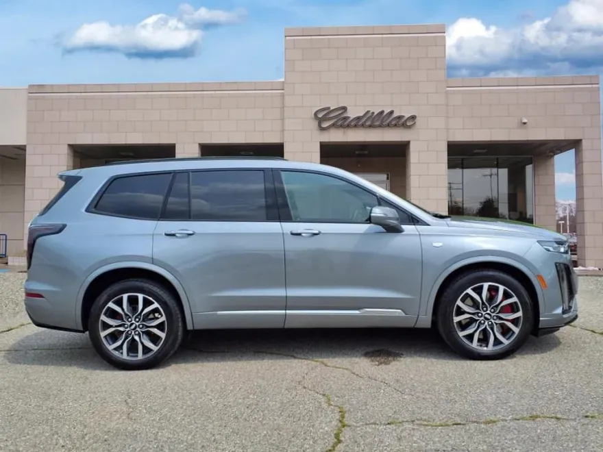 2023 Cadillac XT6 Sport photo 1