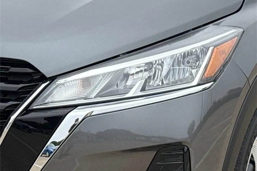 2025 Nissan Kicks Play S photo 1