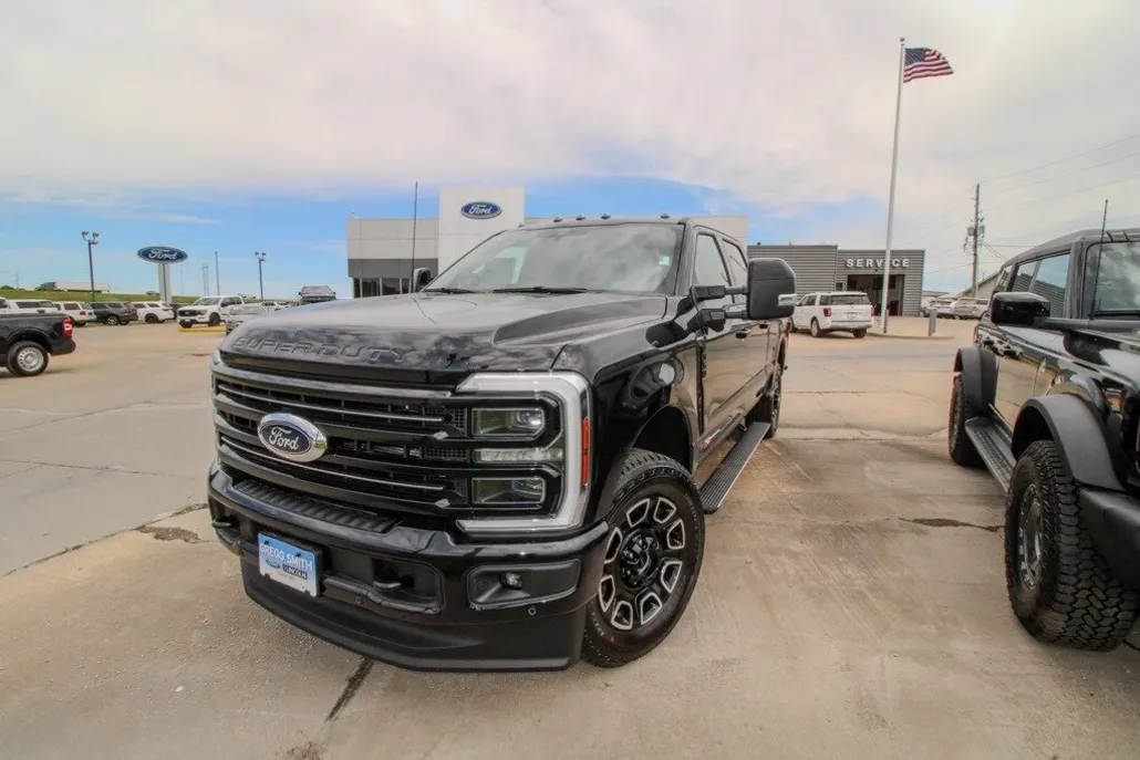 2025 Ford F-350 photo 1