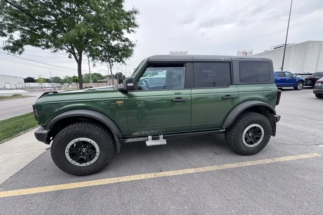 2023 Ford Bronco Badlands photo 1
