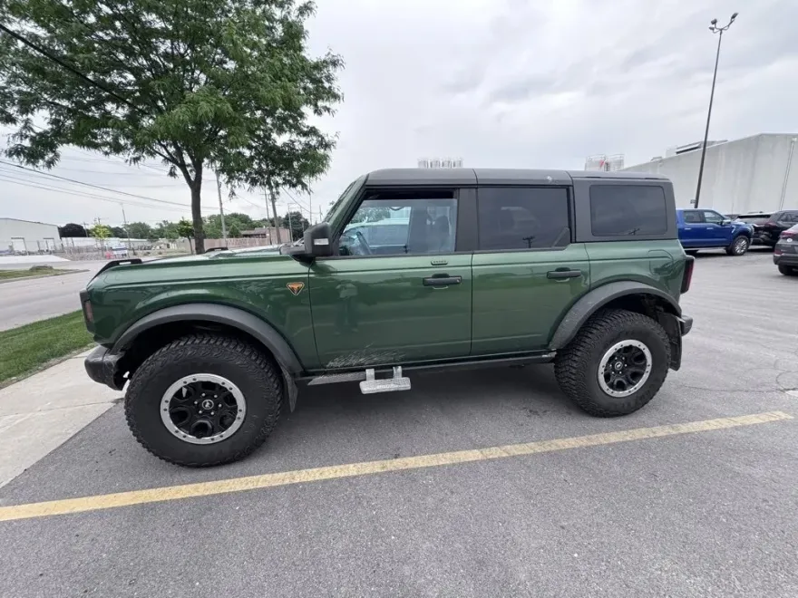 2023 Ford Bronco Badlands photo 1