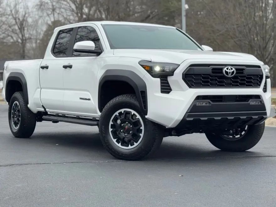 2024 Toyota Tacoma TRD Sport photo 1