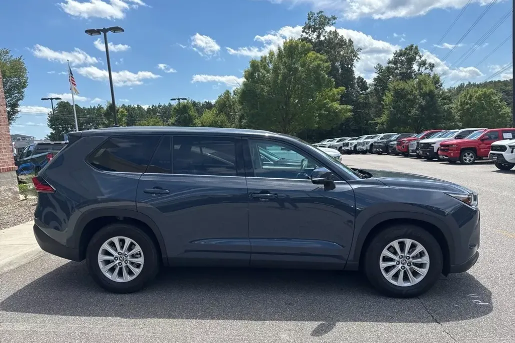 2024 Toyota Grand Highlander XLE photo 1