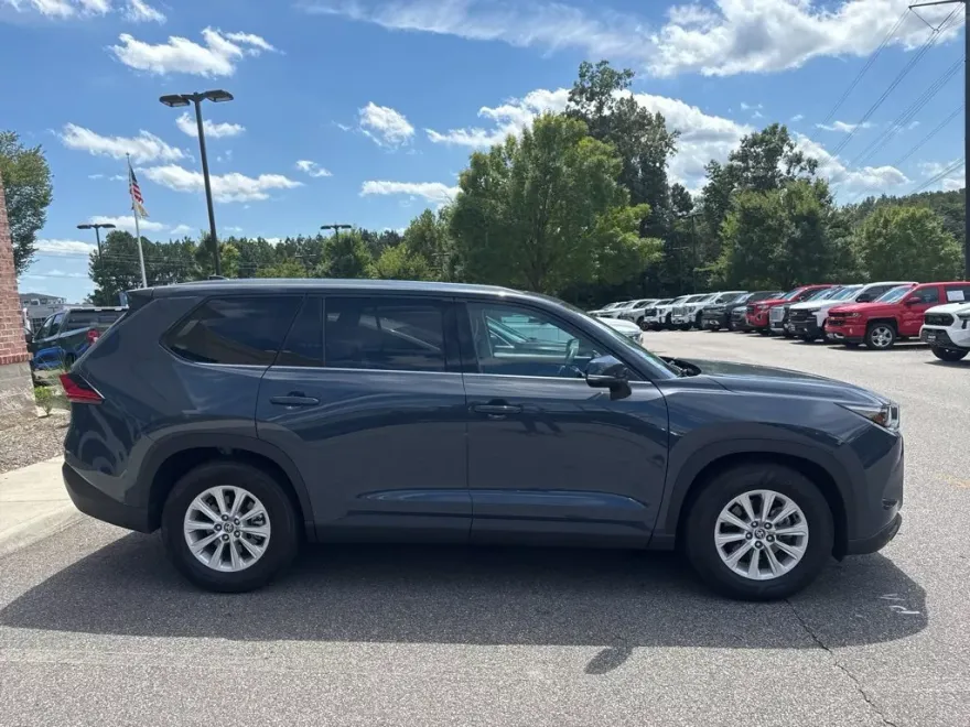 2024 Toyota Grand Highlander XLE photo 1