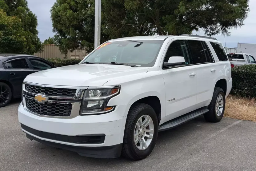 2019 Chevrolet Tahoe LT photo 1