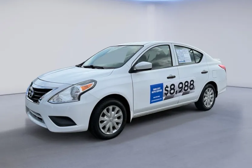2018 Nissan Versa Sedan Plus photo 1