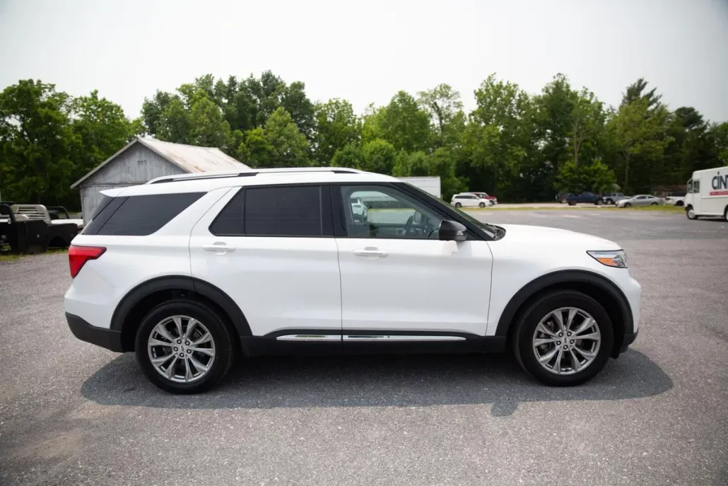 2023 Ford Explorer Limited photo 1