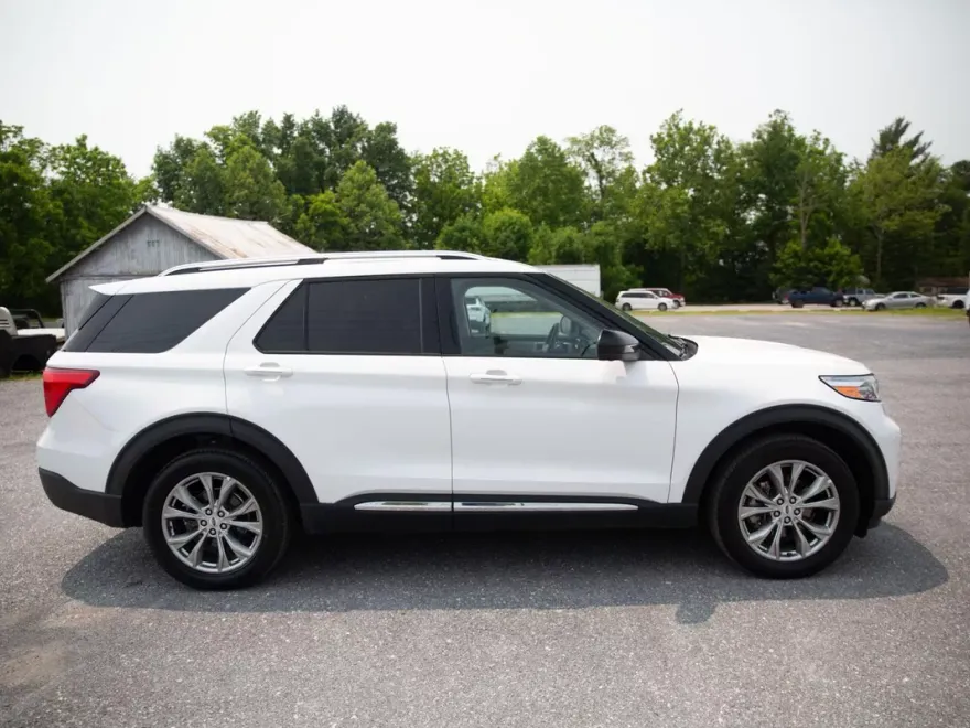 2023 Ford Explorer Limited photo 1